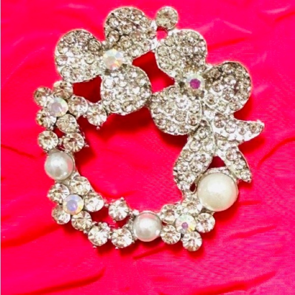 Elegant Silver Floral Brooch